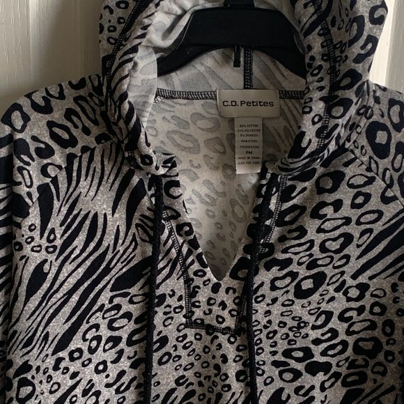 sz PM C D PETITES gray animal print pullover hoodie, CD petites, C.D. - Picture 3 of 7